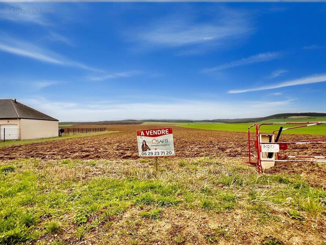 Photo 1 - Terrain à LONGUEVILLE