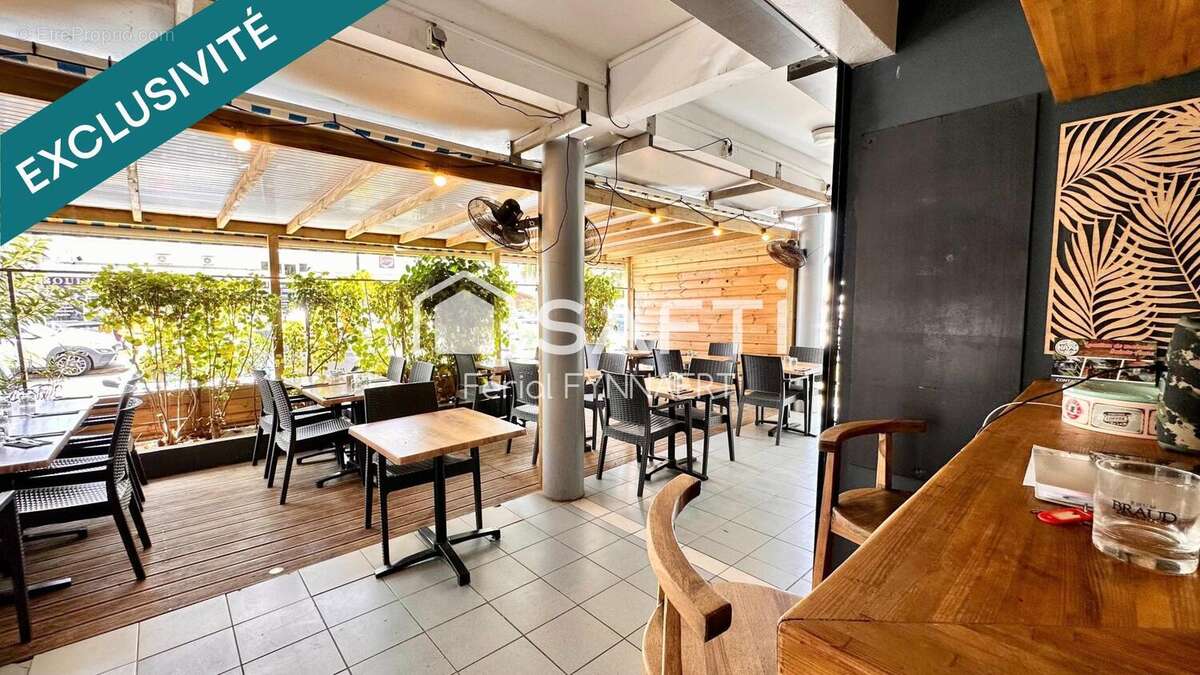 Photo 8 - Commerce à LE MARIN