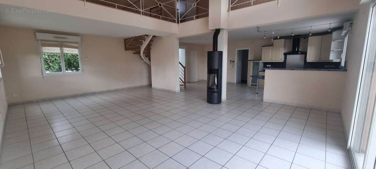 Maison à VARENNE-SAINT-GERMAIN