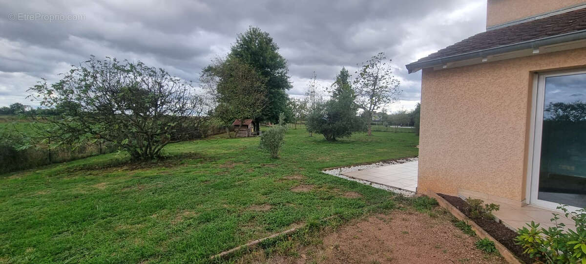 Maison à VARENNE-SAINT-GERMAIN