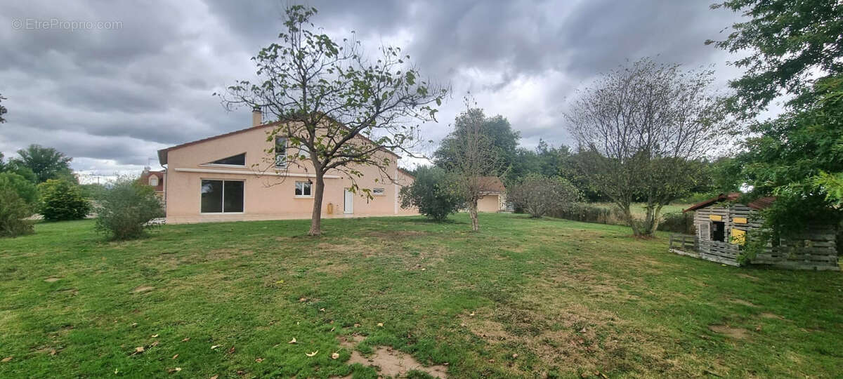 Maison à VARENNE-SAINT-GERMAIN