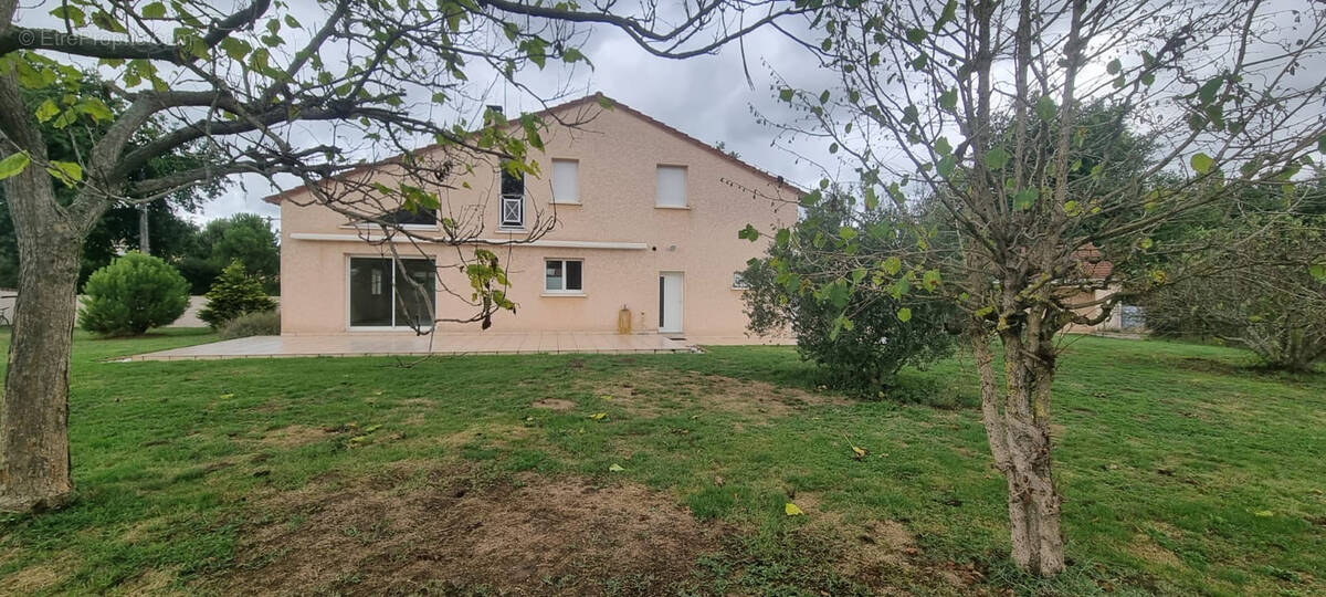 Maison à VARENNE-SAINT-GERMAIN