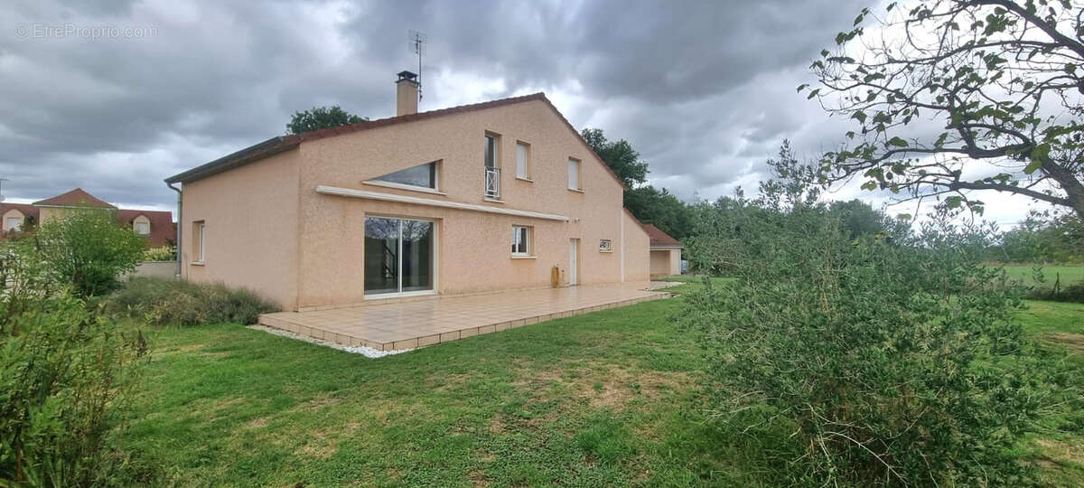 Maison à VARENNE-SAINT-GERMAIN