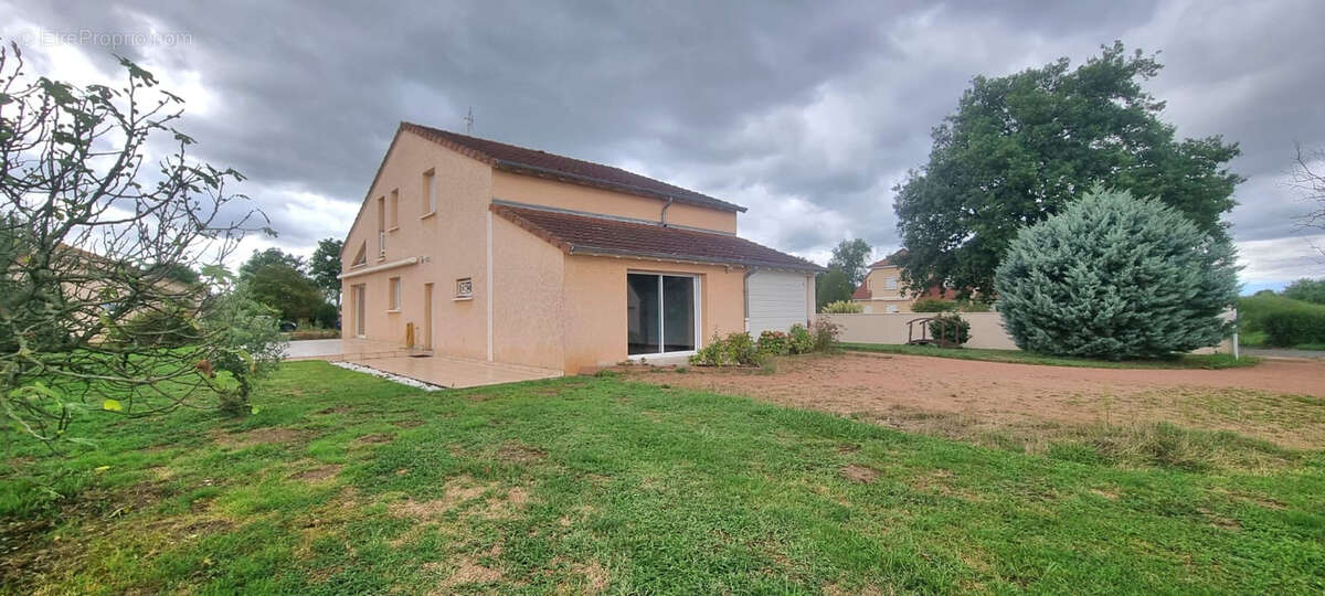 Maison à VARENNE-SAINT-GERMAIN