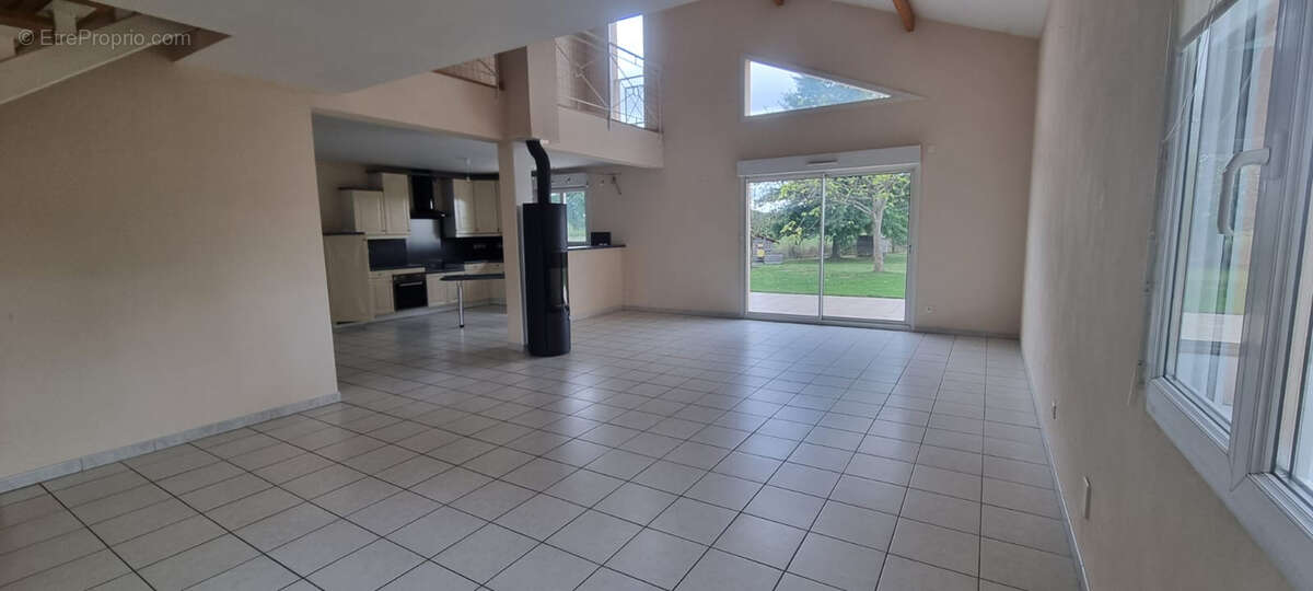 Maison à VARENNE-SAINT-GERMAIN