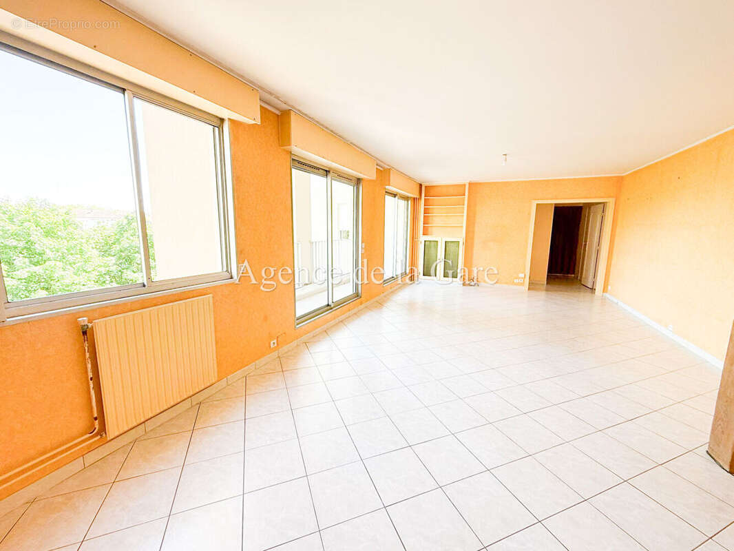 Appartement à SARTROUVILLE