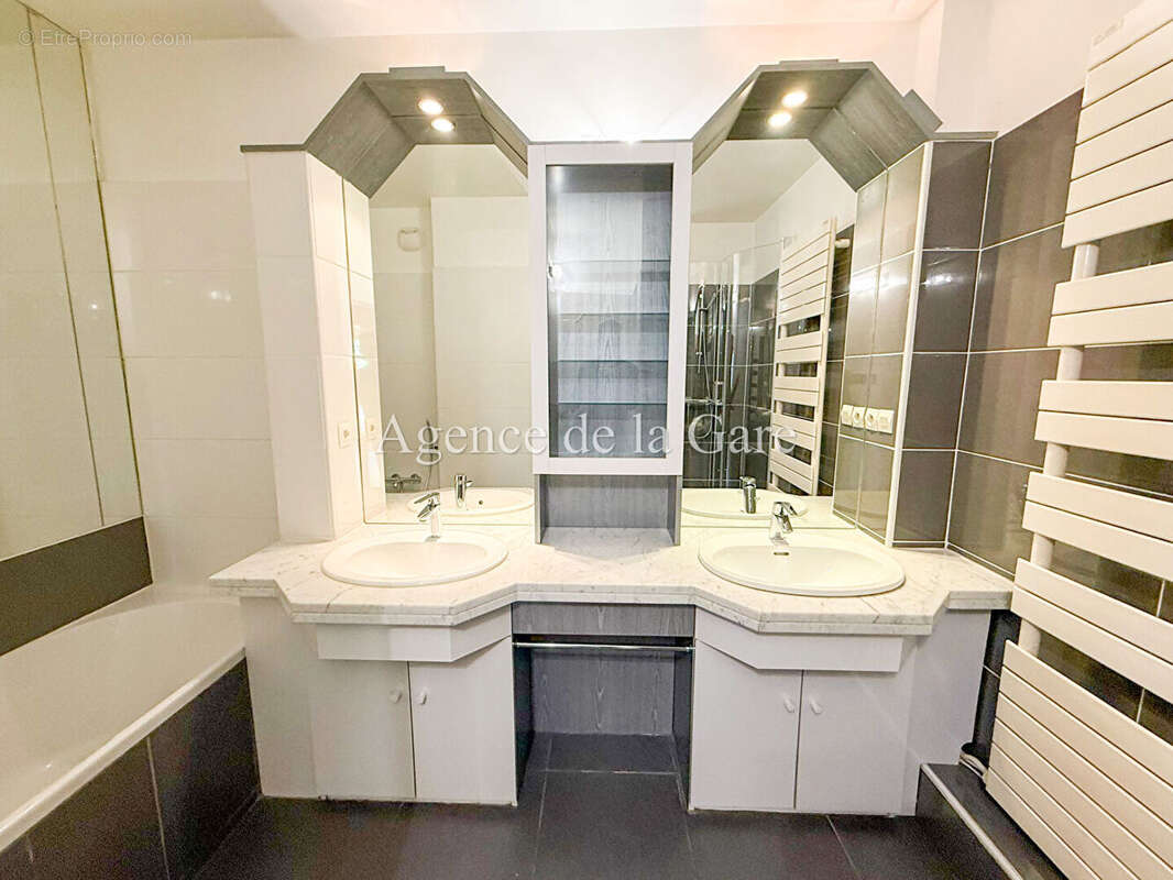 Appartement à SARTROUVILLE