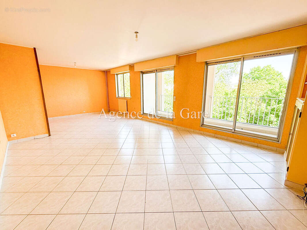 Appartement à SARTROUVILLE