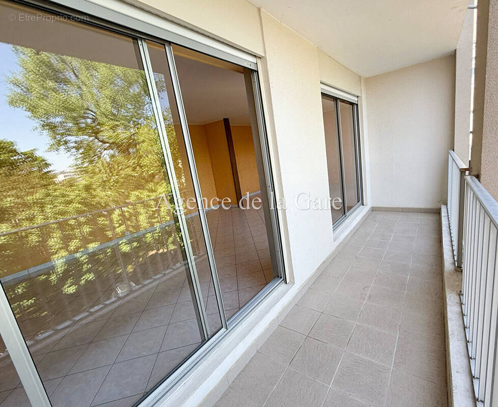 Appartement à SARTROUVILLE