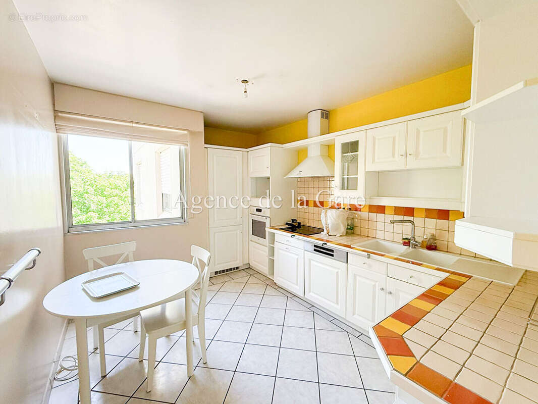 Appartement à SARTROUVILLE