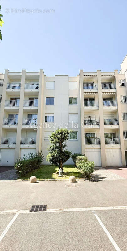 Appartement à SARTROUVILLE