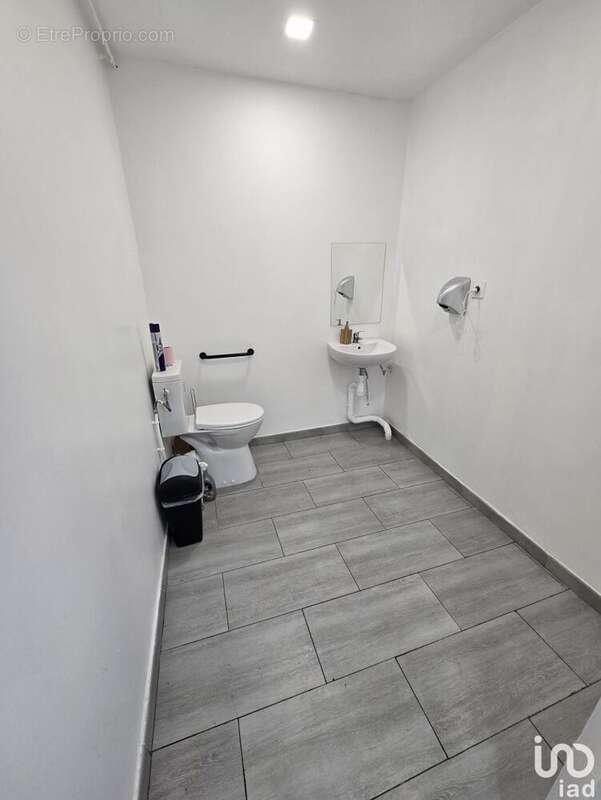 Photo 2 - Commerce à COUERON