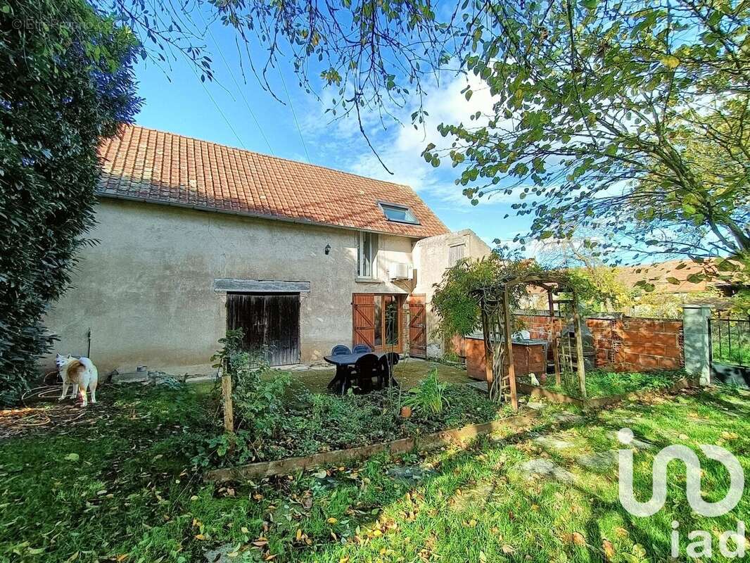 Photo 6 - Maison à SAINT-REMY-EN-ROLLAT