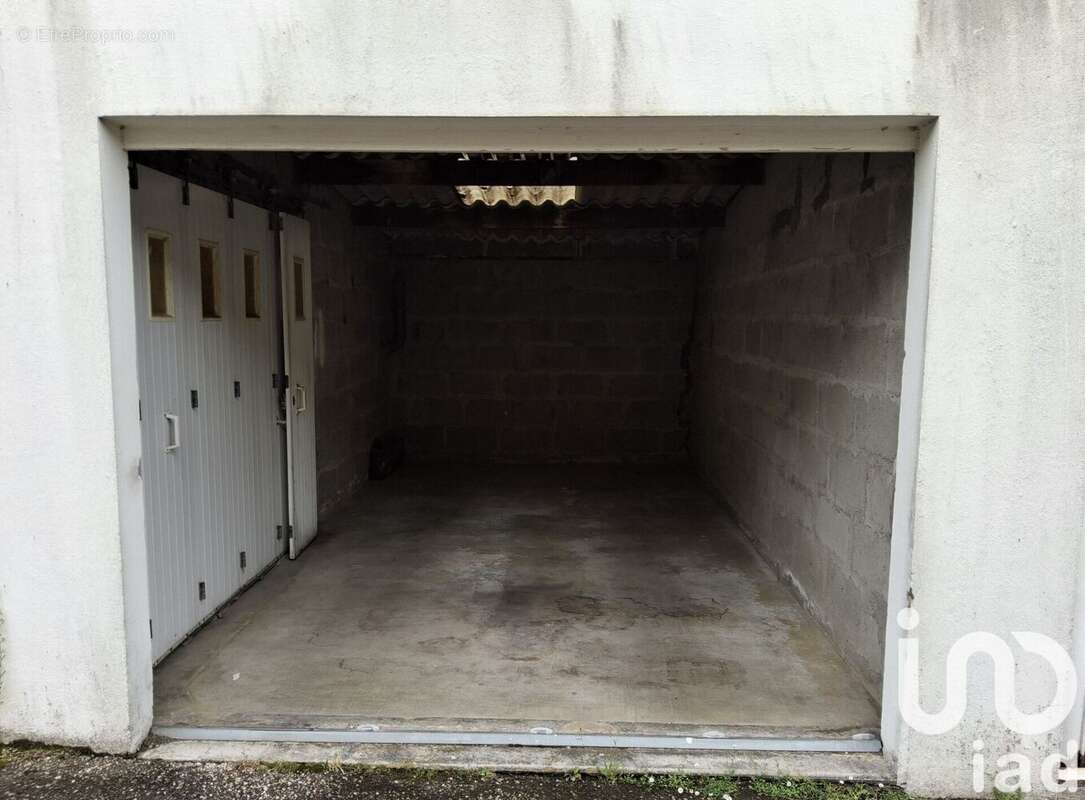 Photo 2 - Parking à LORIENT