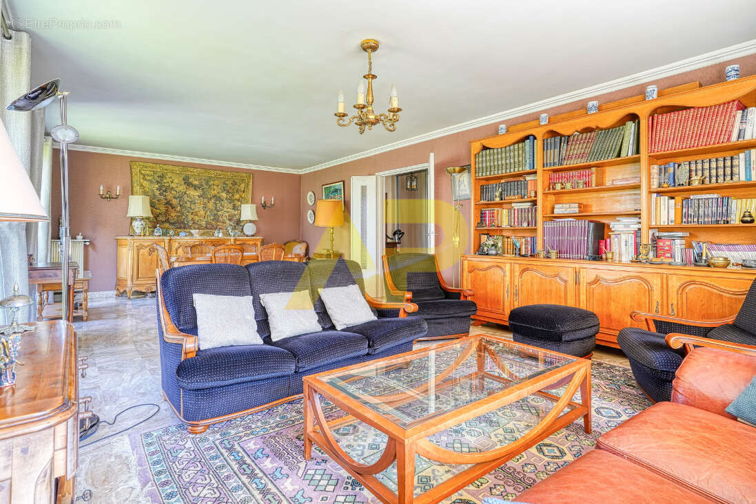 Appartement à LE PLESSIS-ROBINSON