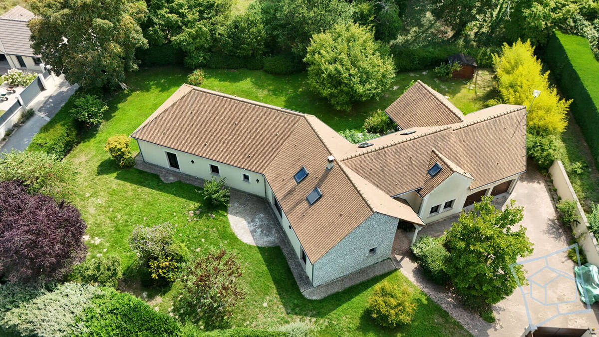Maison à DAMPIERRE-EN-YVELINES
