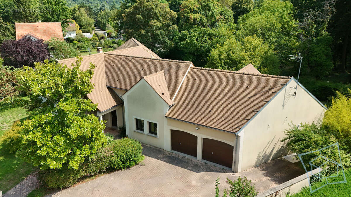 Maison à DAMPIERRE-EN-YVELINES