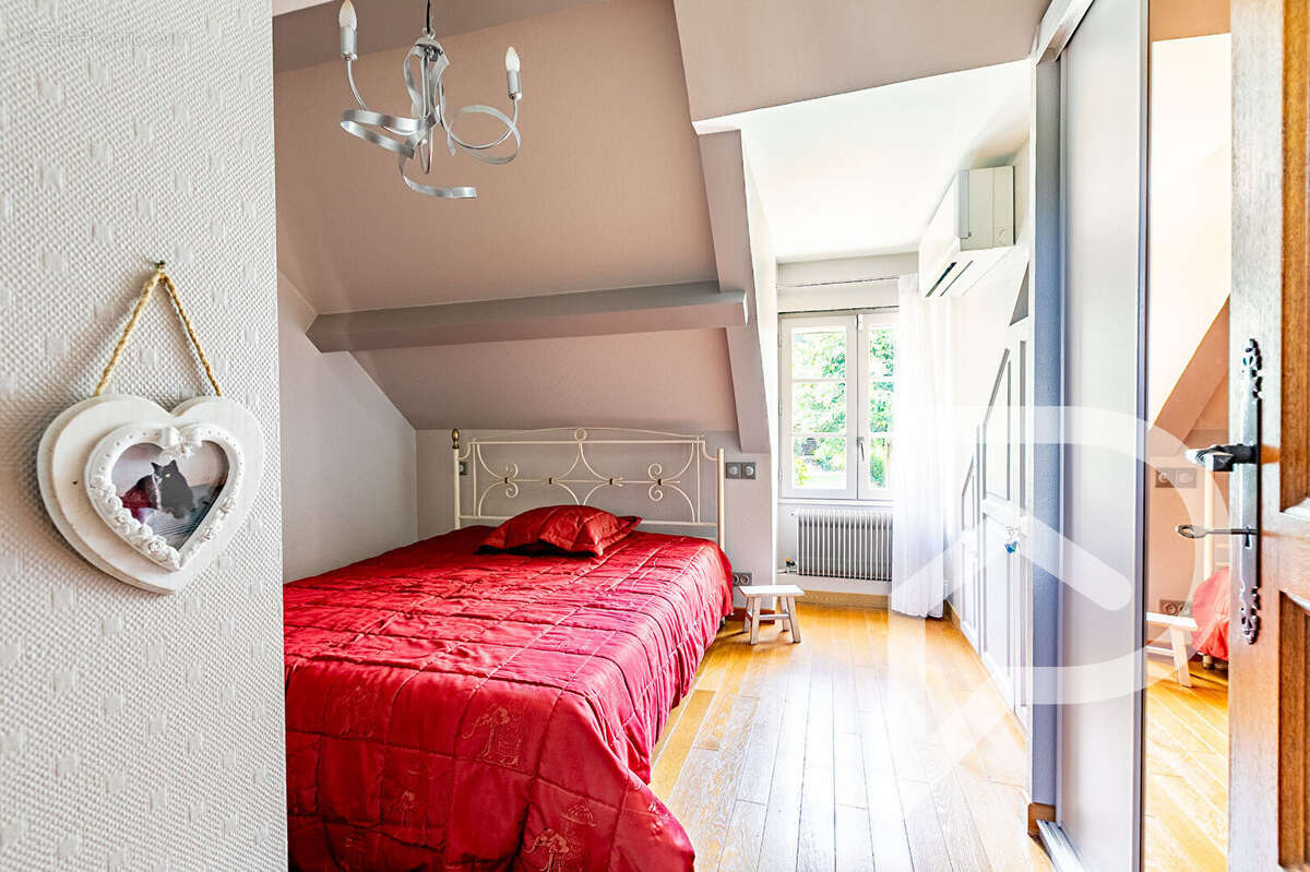 Maison à VERNEUIL-EN-HALATTE