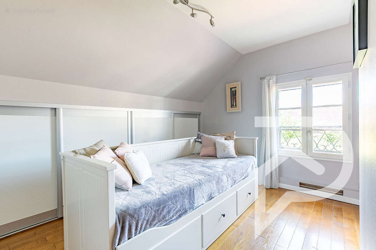 Maison à VERNEUIL-EN-HALATTE