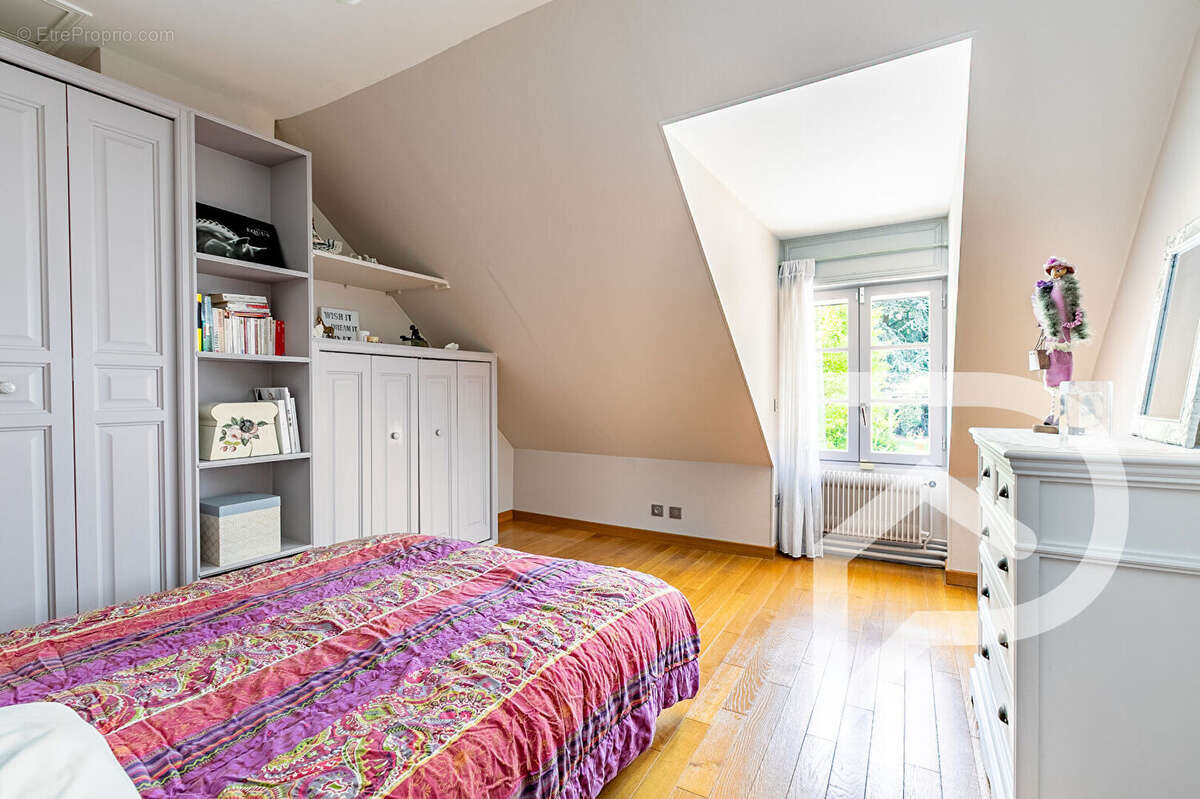 Maison à VERNEUIL-EN-HALATTE