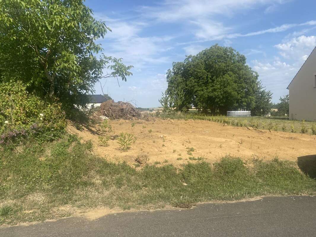 Terrain à JUVIGNY