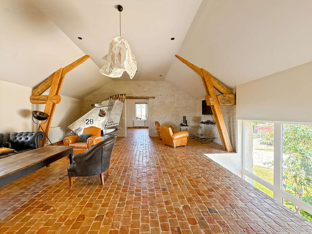 Maison à NEAUPHLETTE