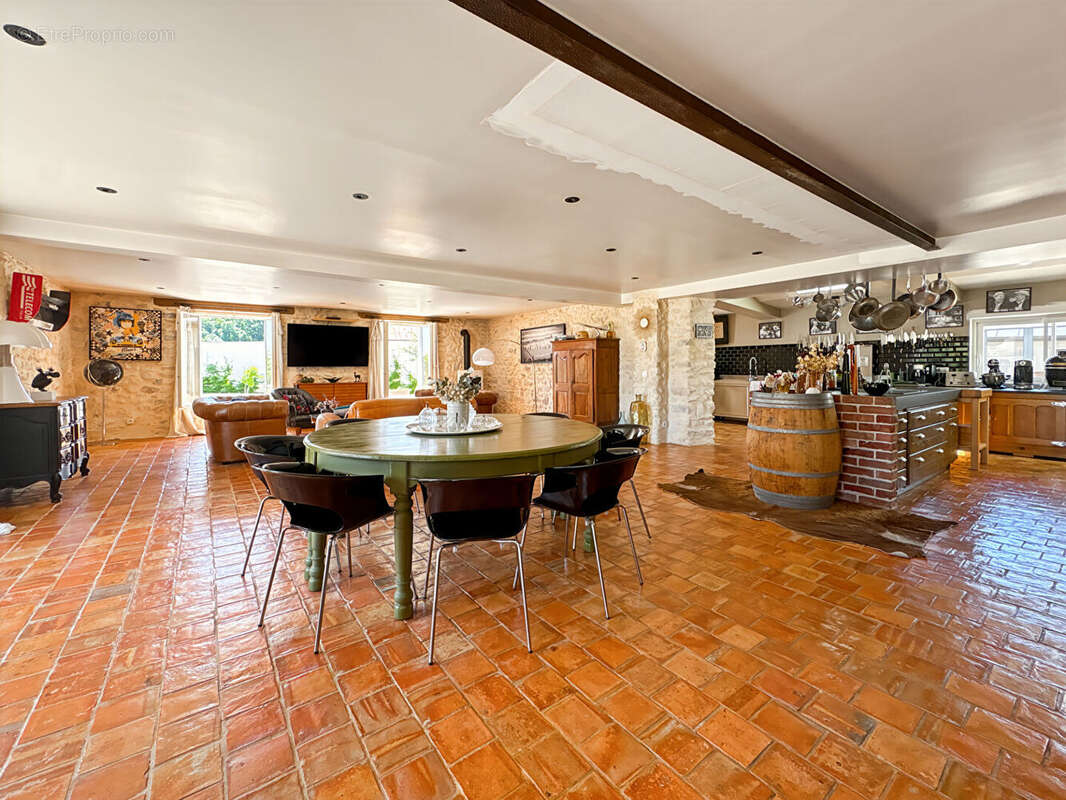 Maison à NEAUPHLETTE