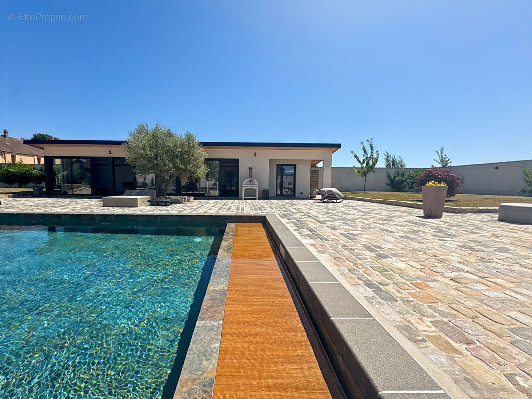 Maison à NEAUPHLETTE