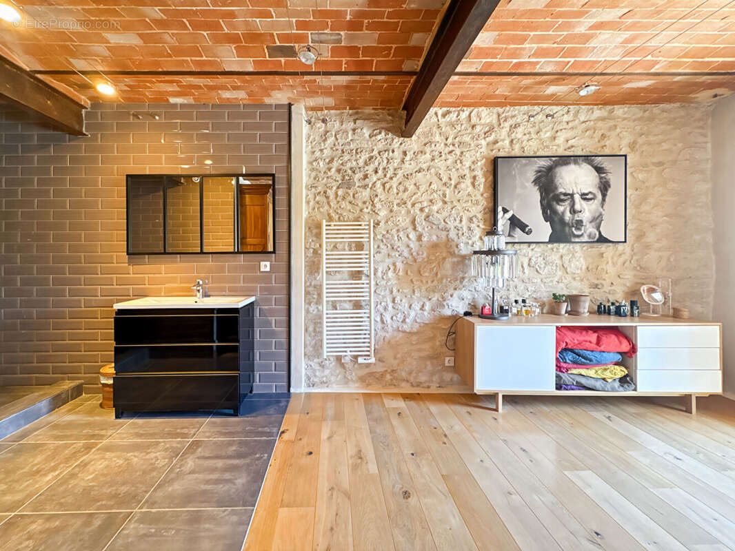 Maison à NEAUPHLETTE