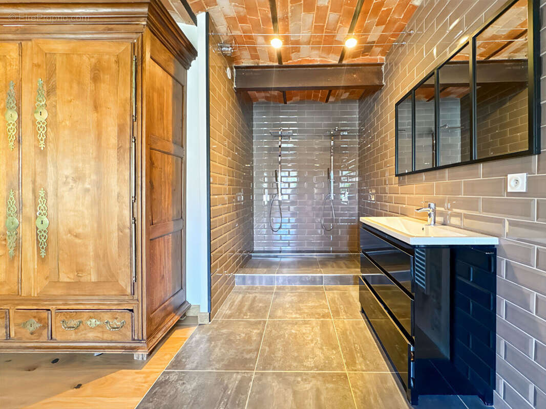 Maison à NEAUPHLETTE