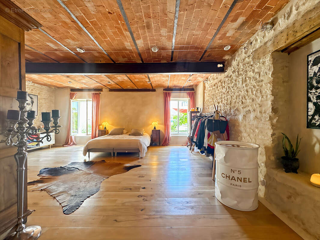 Maison à NEAUPHLETTE