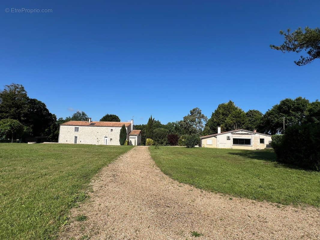 Maison à TONNAY-CHARENTE