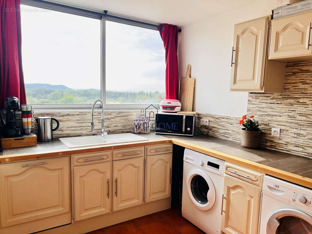 Appartement à BAGNOLS-SUR-CEZE