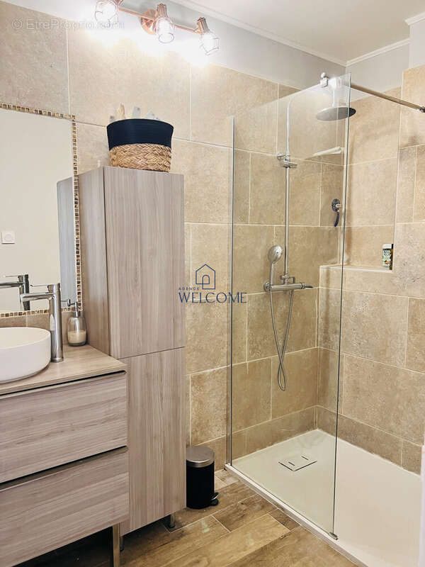 Appartement à BAGNOLS-SUR-CEZE