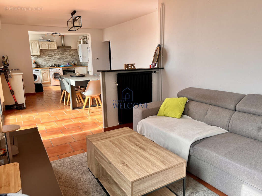 Appartement à BAGNOLS-SUR-CEZE