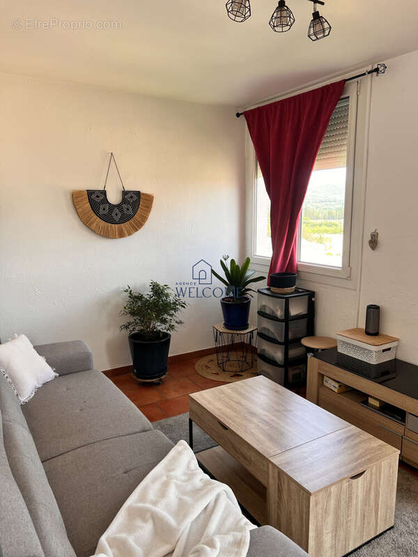 Appartement à BAGNOLS-SUR-CEZE