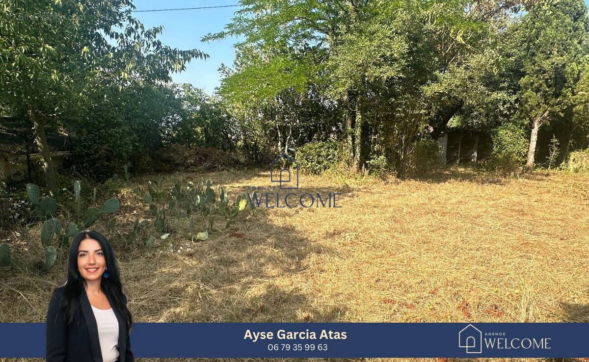 Terrain à BAGNOLS-SUR-CEZE