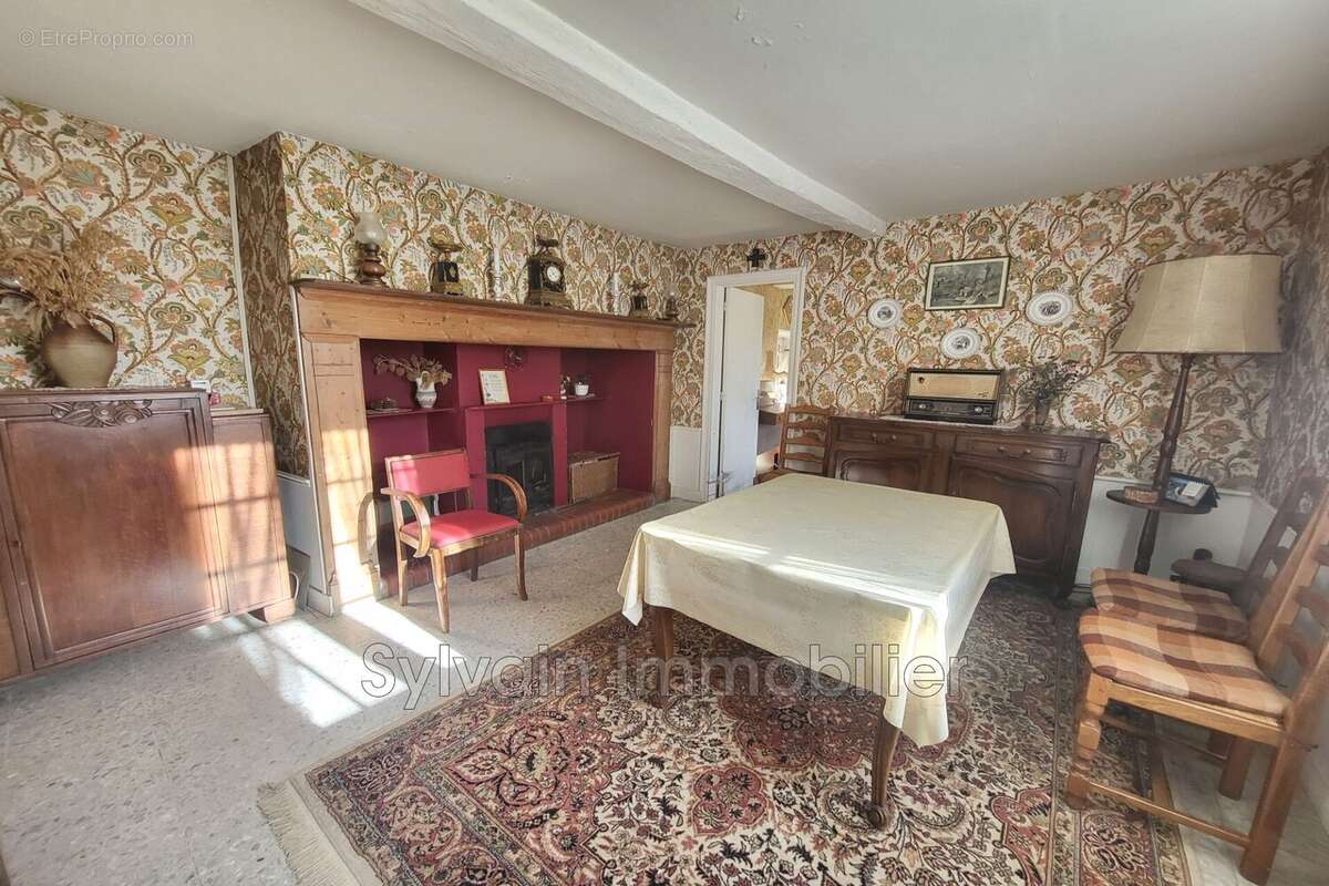 Maison à HECOURT