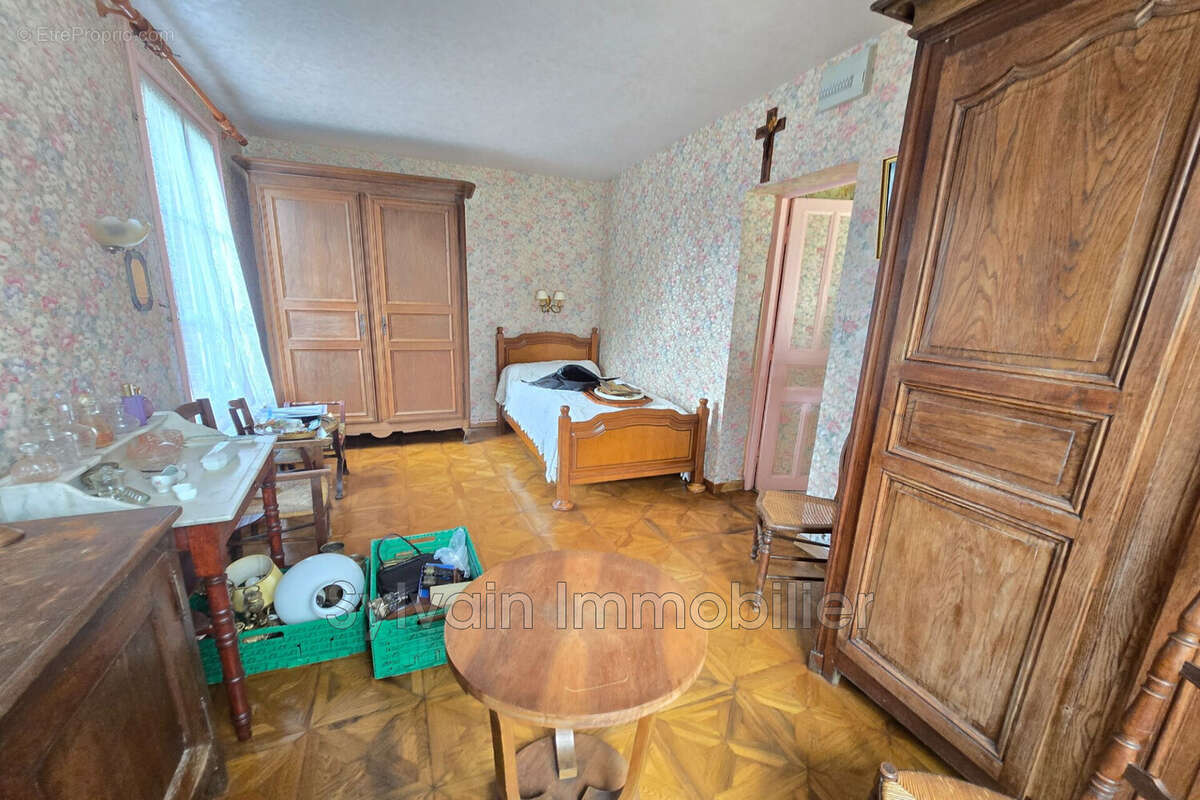 Maison à MILLY-SUR-THERAIN