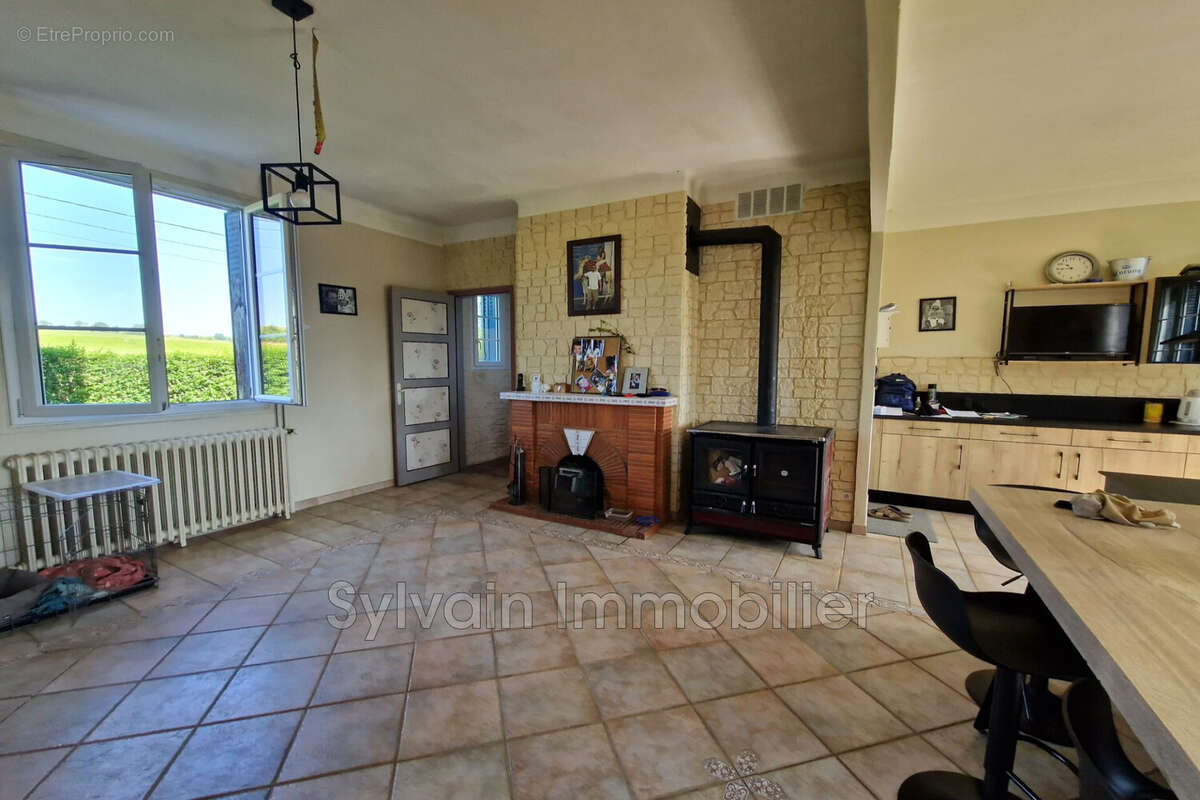 Maison à FONTENAY-TORCY