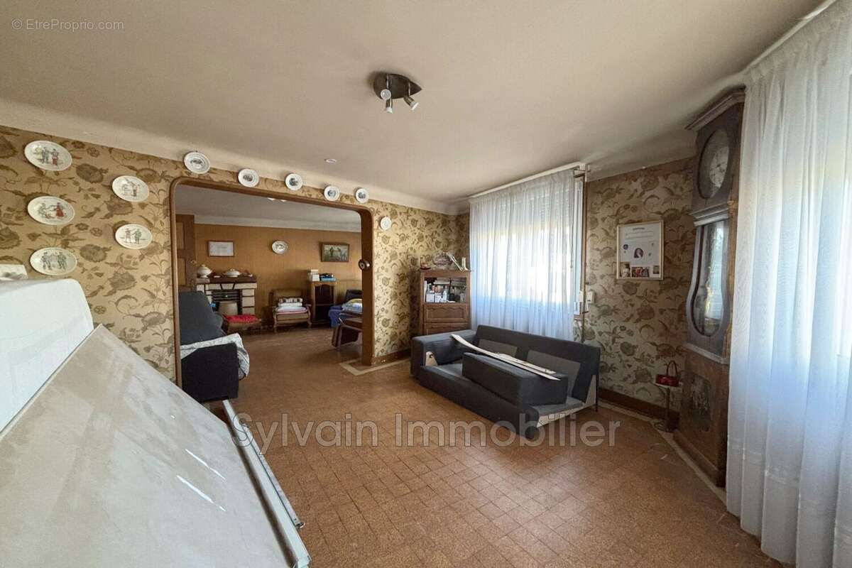 Maison à MILLY-SUR-THERAIN