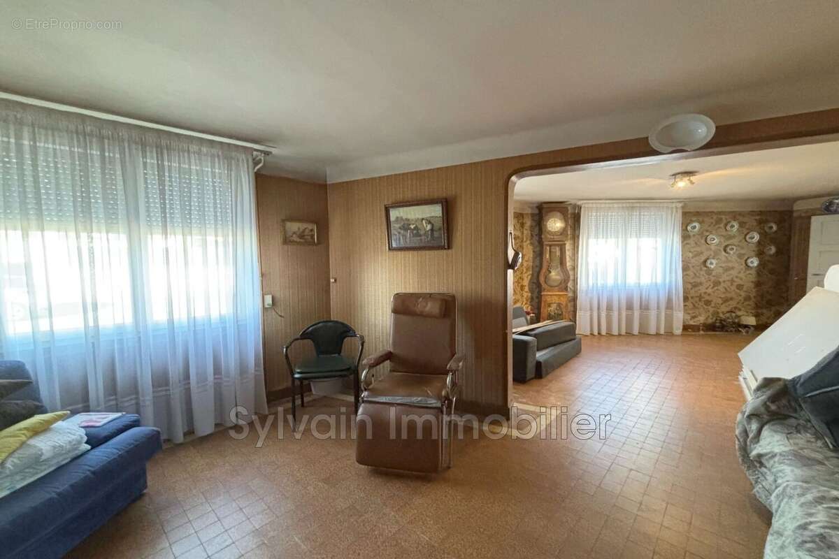 Maison à MILLY-SUR-THERAIN