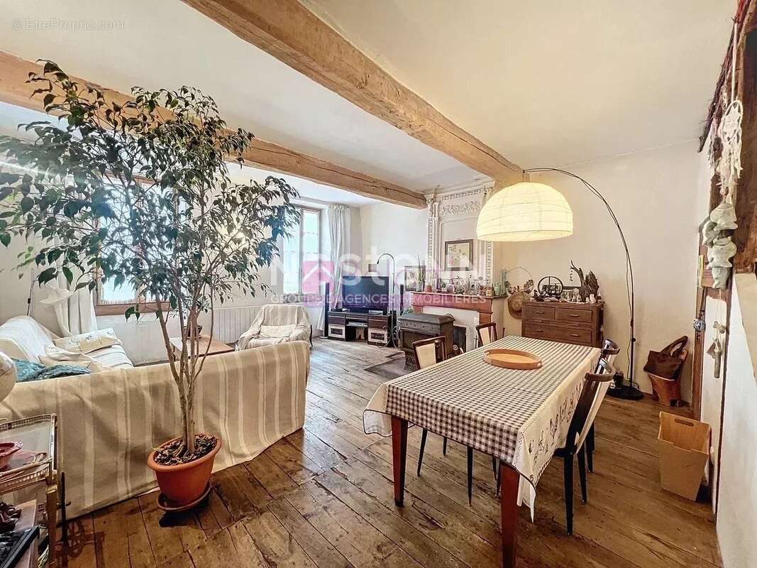 Appartement à MONTESQUIEU-VOLVESTRE
