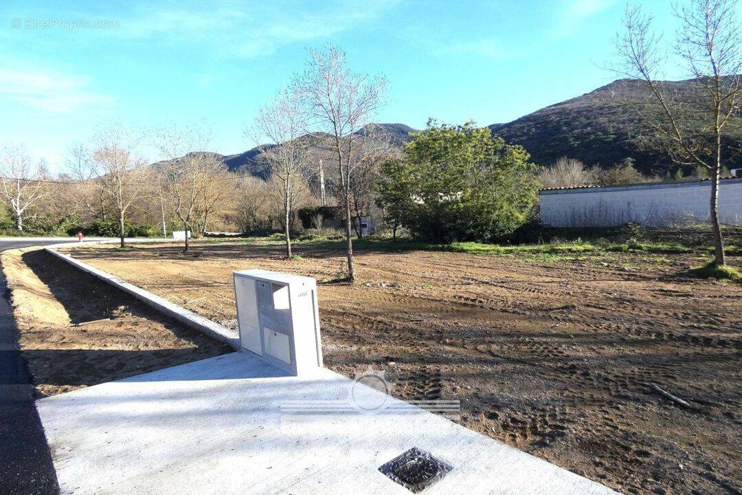 Terrain à COLOMBIERES-SUR-ORB