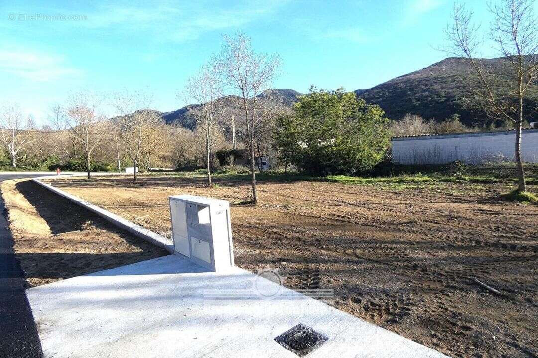 Terrain à COLOMBIERES-SUR-ORB