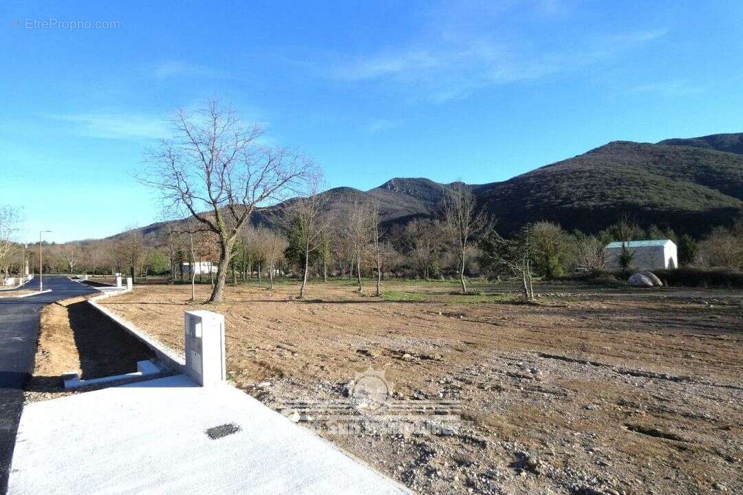 Terrain à COLOMBIERES-SUR-ORB