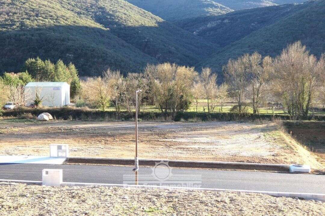 Terrain à COLOMBIERES-SUR-ORB