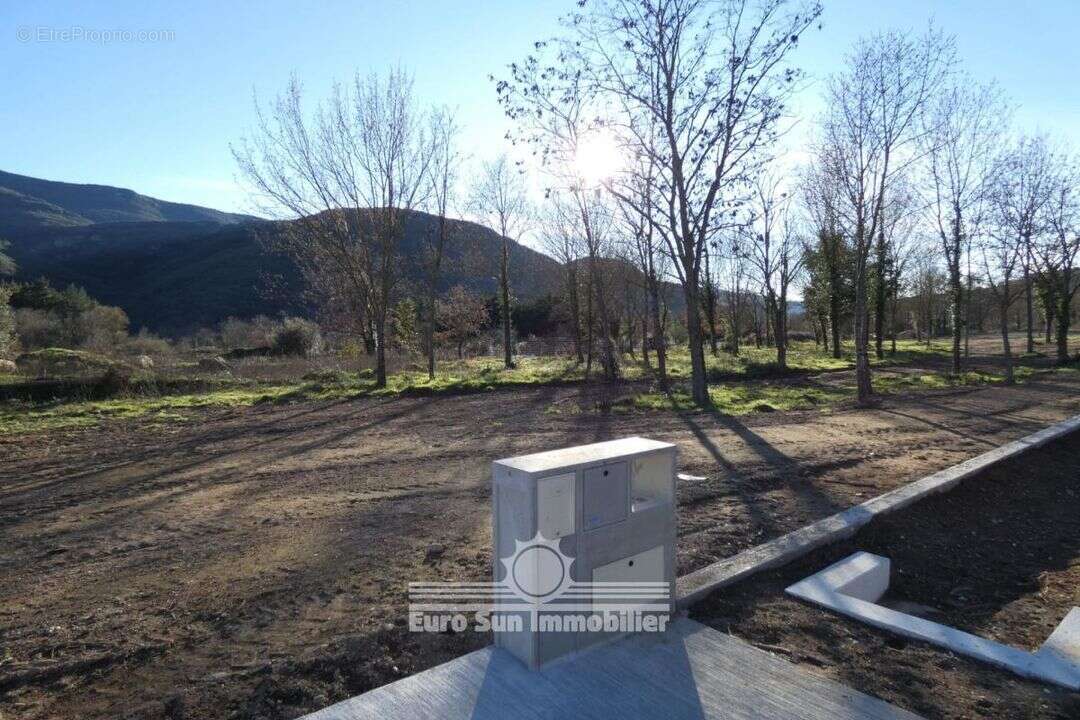 Terrain à COLOMBIERES-SUR-ORB
