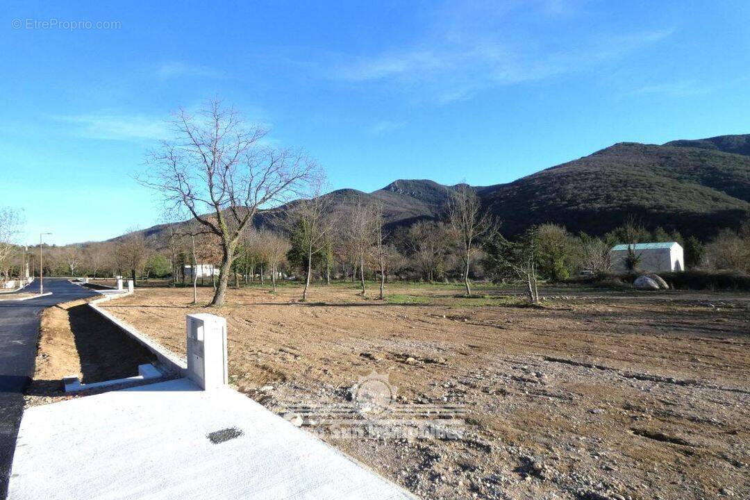 Terrain à COLOMBIERES-SUR-ORB