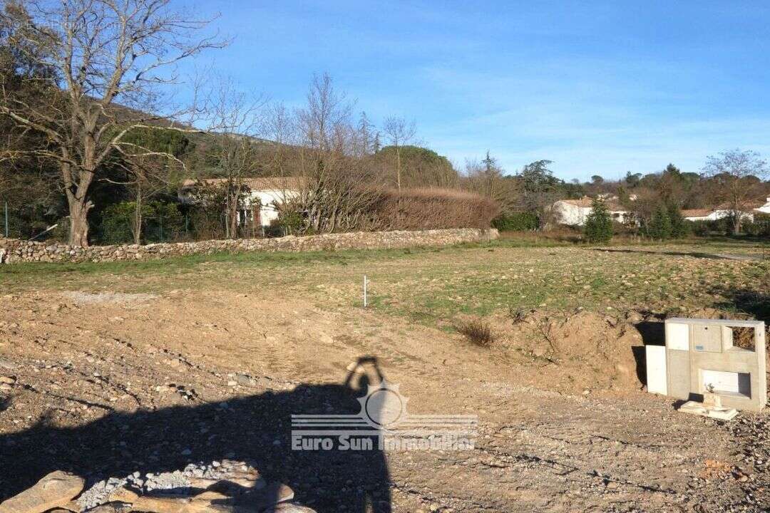 Terrain à COLOMBIERES-SUR-ORB